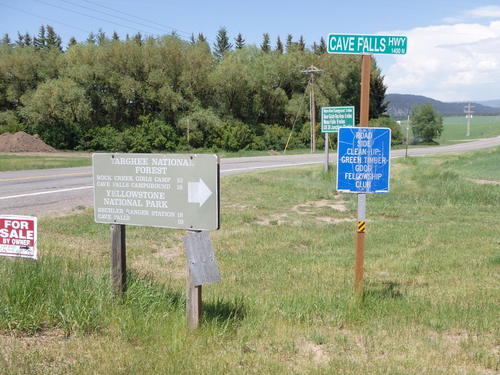 GDMBR: Right (or east) is the GDMBR direction to Flagg Ranch, Wyoming.